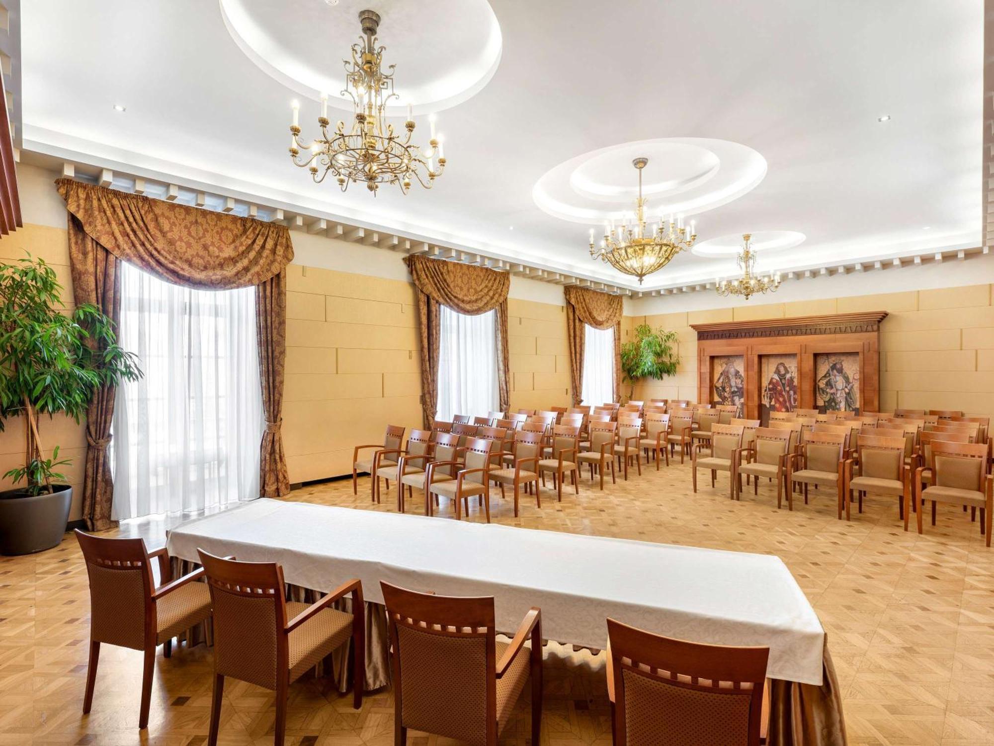 Mercure Szekesfehervar Magyar Kiraly Eksteriør bilde